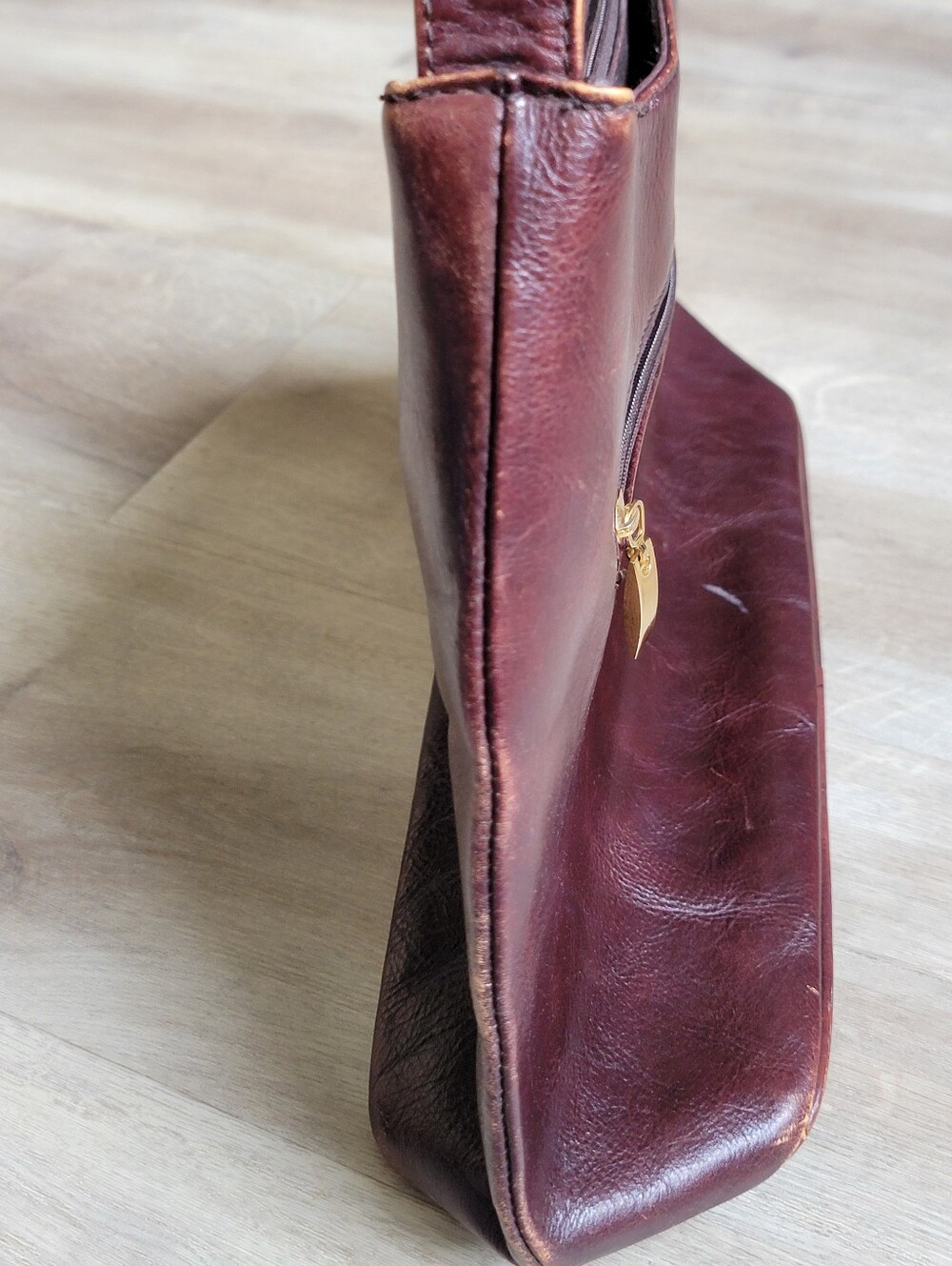 Vintage Feet First Oxblood Genuine Leather Shoulder Bag - Picture 10 of 10